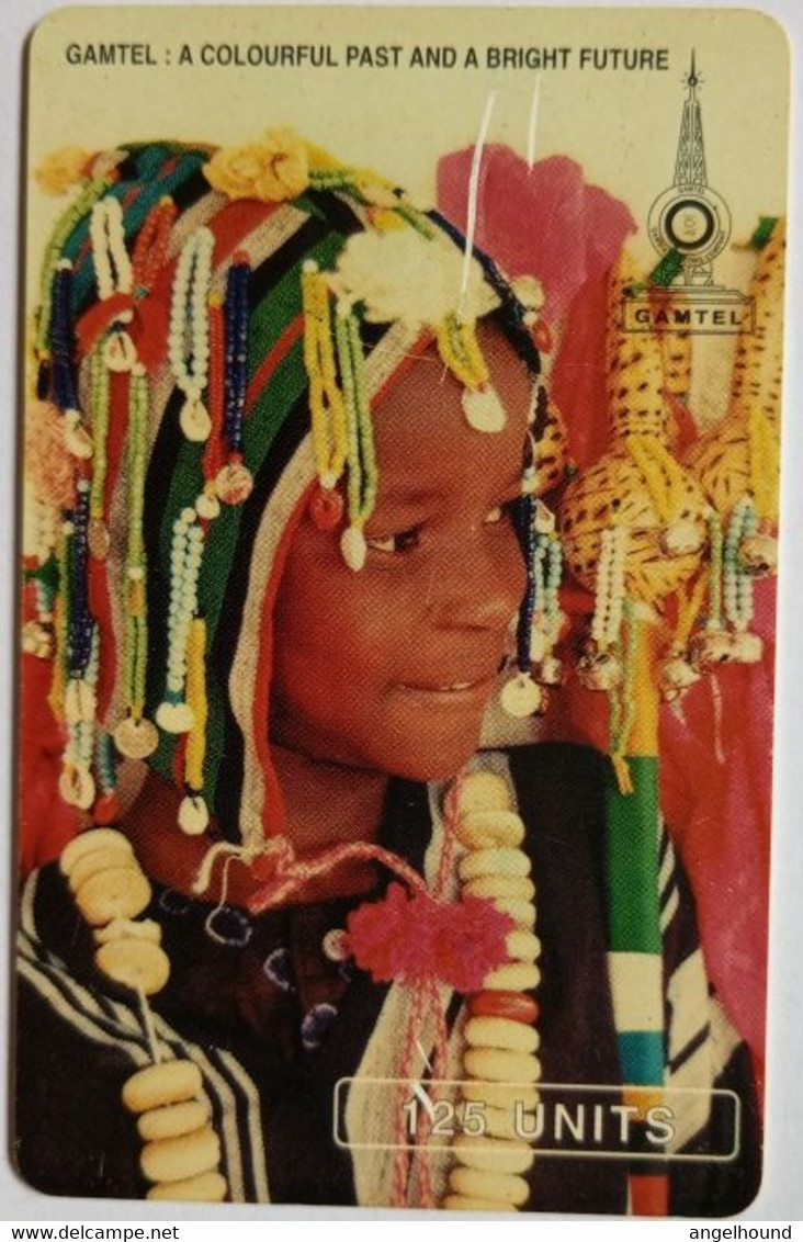 Gambia 125 Units Chip Card " Young Girl In Colorful  Dress " - Gambie