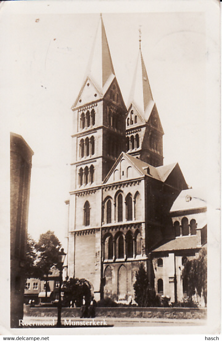 2597	93	Roermond, Munsterkerk (zie Hoeken, Rechts Een Minuscuul Vouwtje) - Roermond