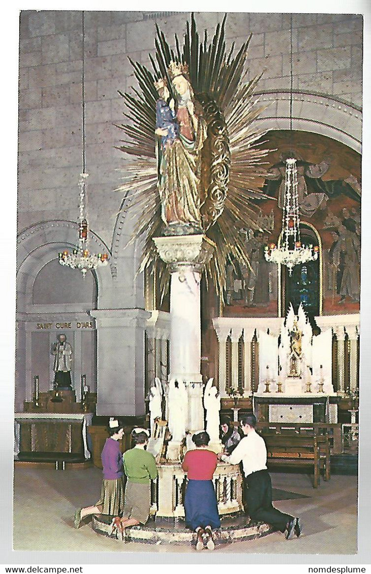 50921 ) Postcard Canada Quebec  St Anne De Beaupre La Statue Miraculeuse - Ste. Anne De Beaupré