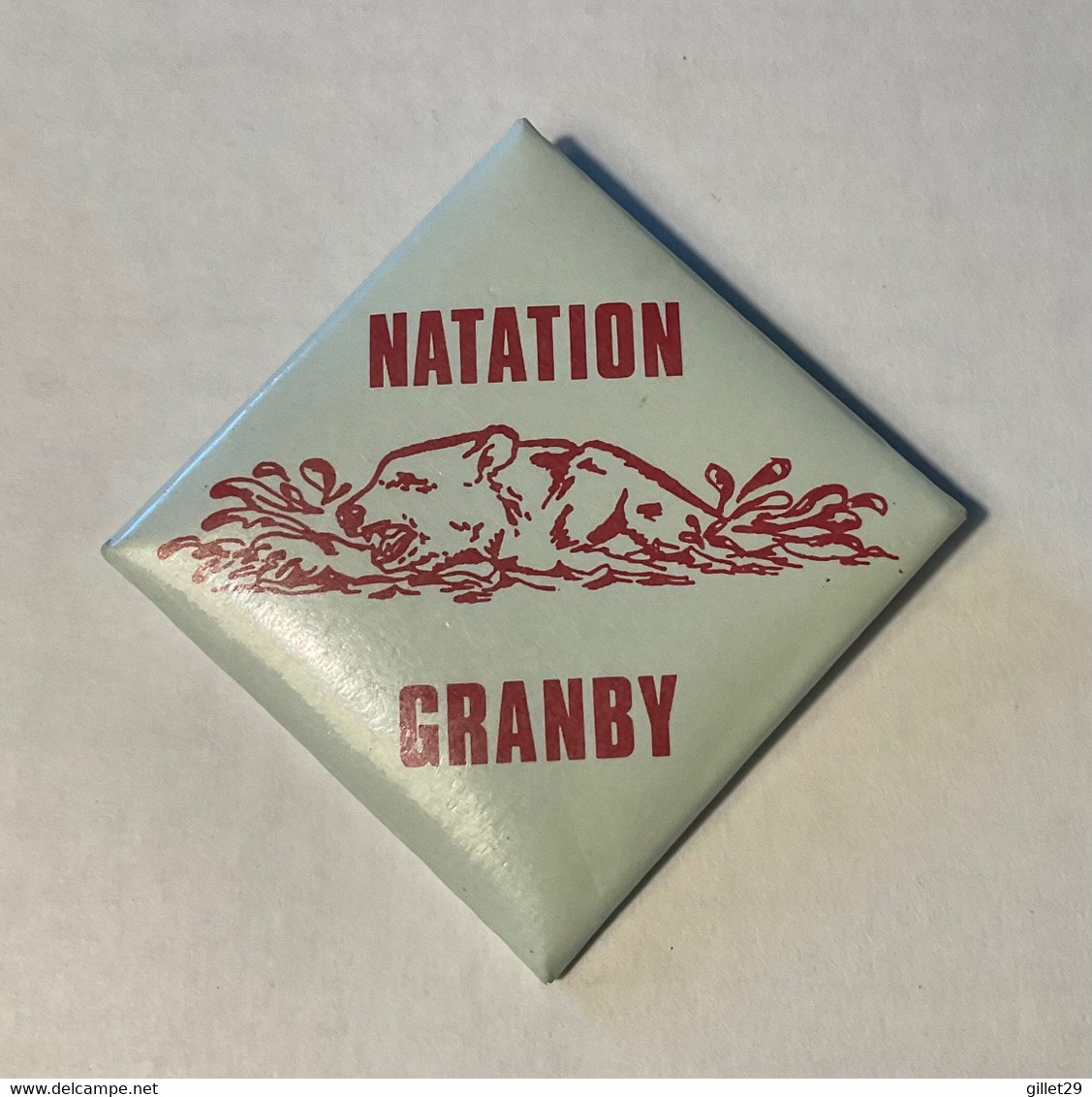 PIN’S, BROCHE, MACARON -  VILLE DE GRANBY ! NATATION - - Zwemmen