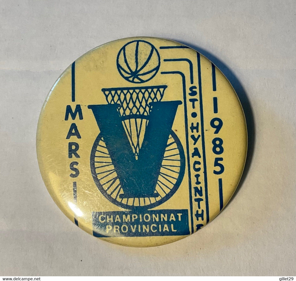 PIN’S, BROCHE, MACARON - CHAMPIONNAT PROVINCIAL DE BASKETBALL ST HYACINTHE, QUÉBEC EN MARS 1985 - - Basketball