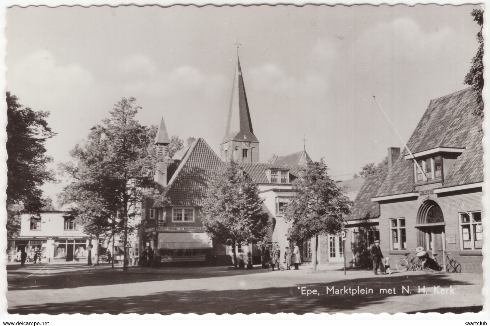 Epe - Marktplein Met N.H. Kerk - 'Pluim's Meubel En Beddenmagazijn' - (Gelderland, Nederland/Holland) - Epe