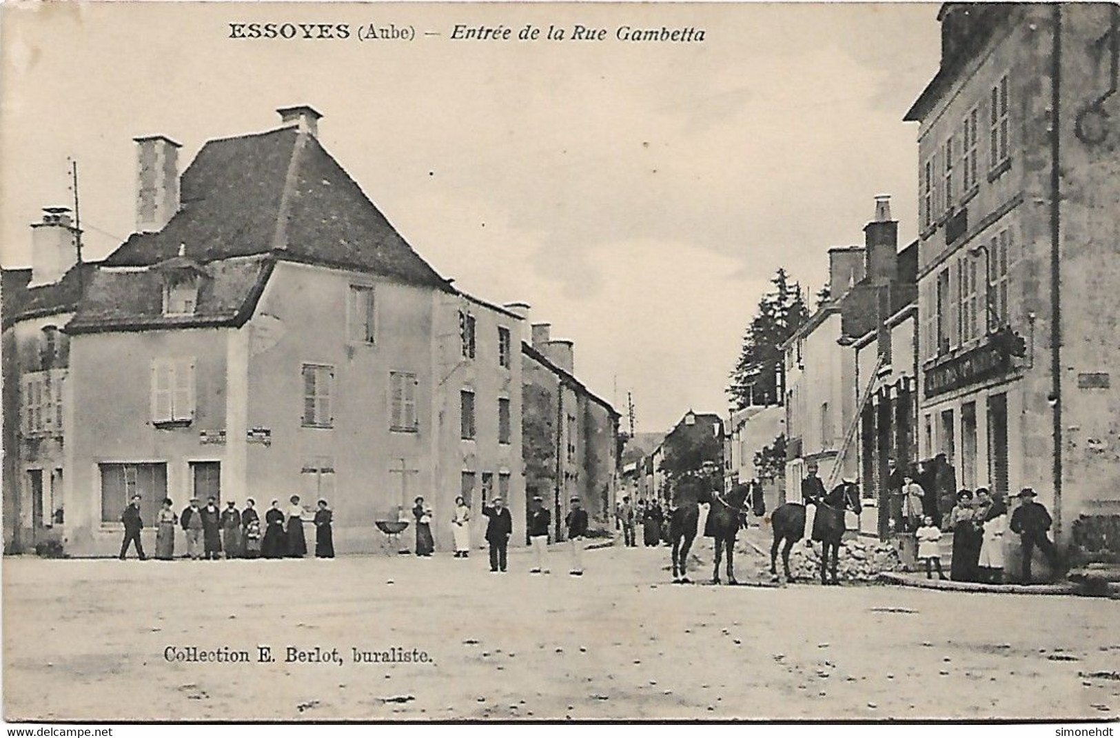 ESSOYES - Entrée De La Rue Gambetta - Essoyes