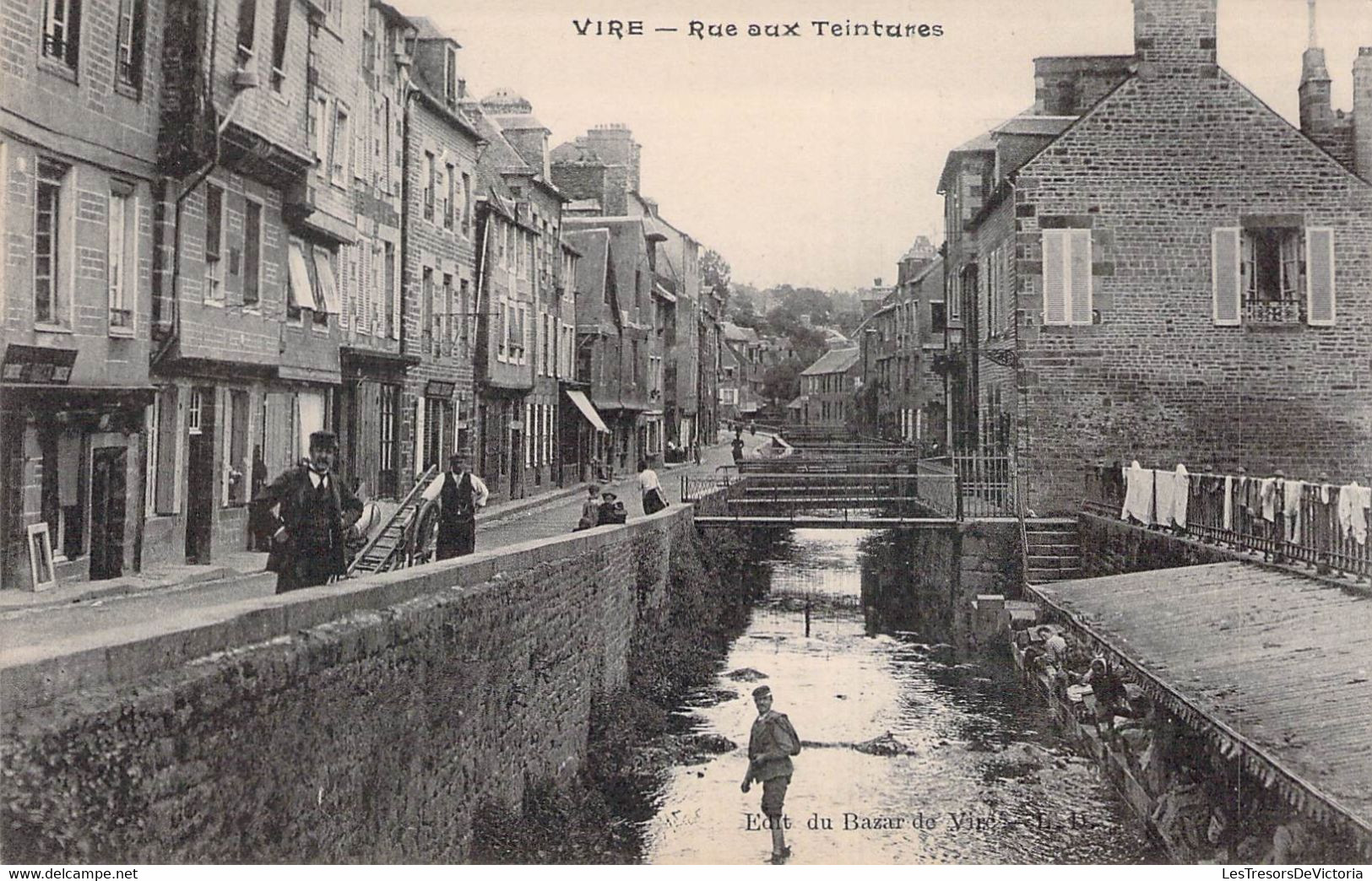 CPA Animée - VIRE - Rue Aux Teintures - Passants - Vire