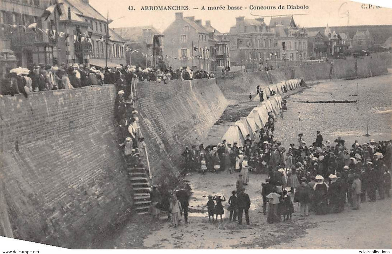 Arromanches           14       A Marée Basse. Concours De Diabolo      (voir Scan) - Arromanches