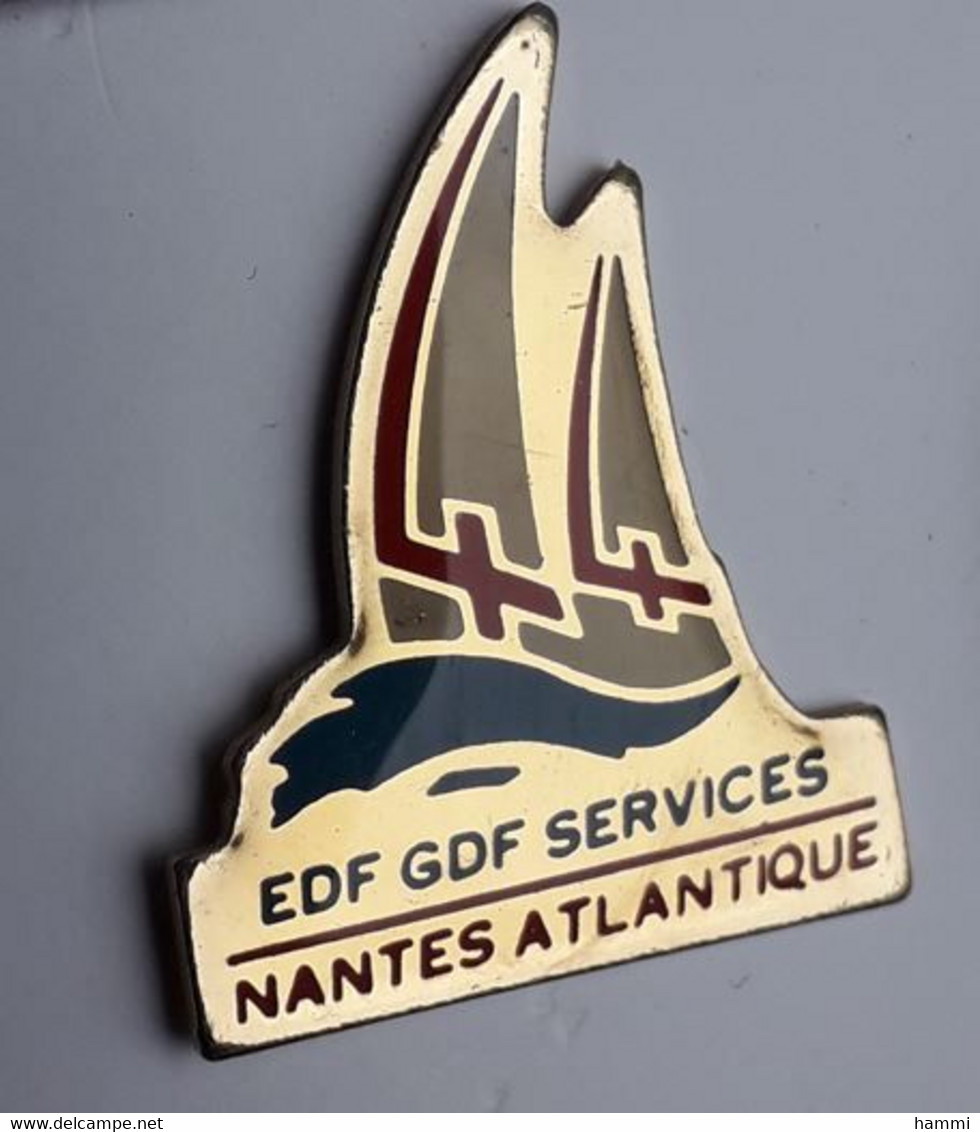 SP371 Pin's Voile EDF GDF Nantes Loire Atlantique Achat Immédiat - Segeln