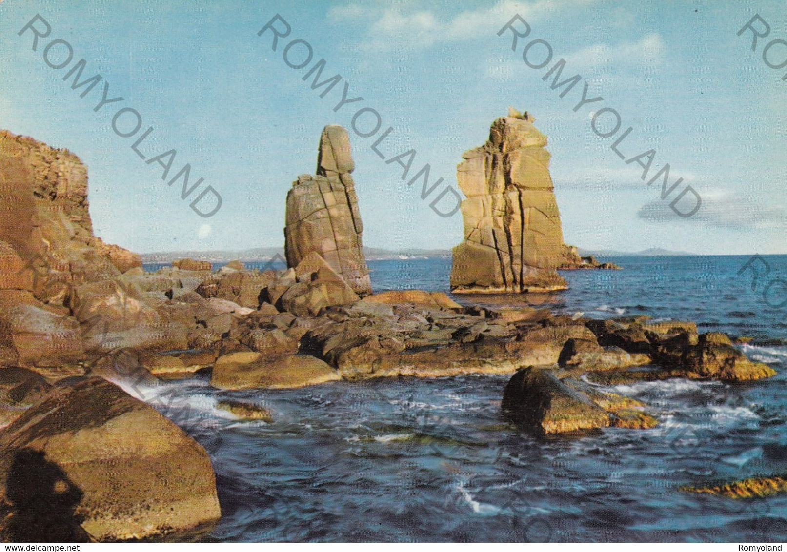 CARTOLINA  CARLOFORTE,CARBONIA-IGLESIAS,SARDEGNA,LE COLONNE,MARE,ESTATE,VACANZA,SPIAGGIA,BARCHE A VELA,VIAGGIATA 1964 - Carbonia