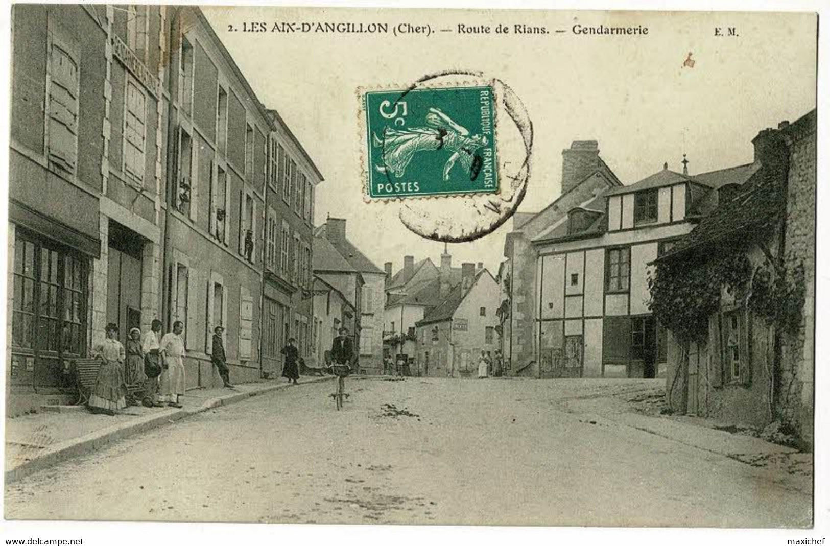 Les Aix D'Angillon - Route De Rians - Gendarmerie (animation, Acrobate Sur Vélo) Circulé 1909 - Les Aix-d'Angillon