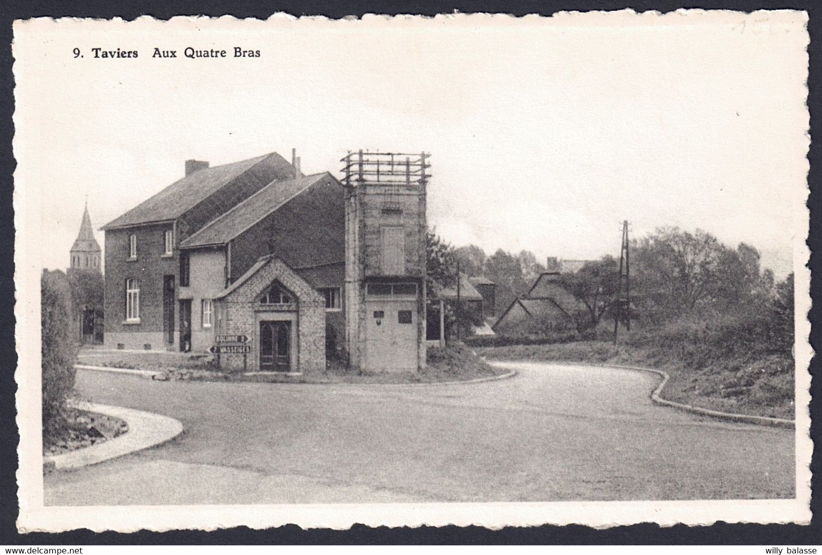 +++ CPA - TAVIERS - Aux Quatre Bras // - Eghezée