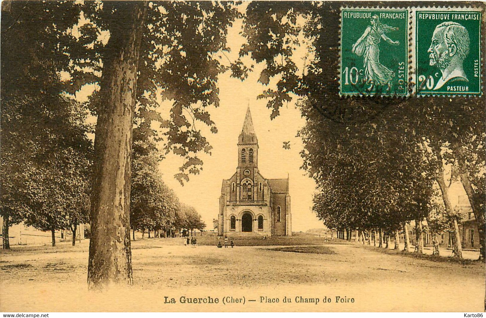 La Guerche * La Place Du Champ De Foire - La Guerche Sur L'Aubois