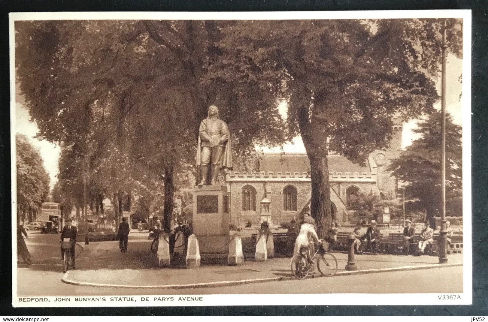 (5592) Bedfordshire - Bedford - John Bunyan's Statue - De Paris Avenue - Bedford