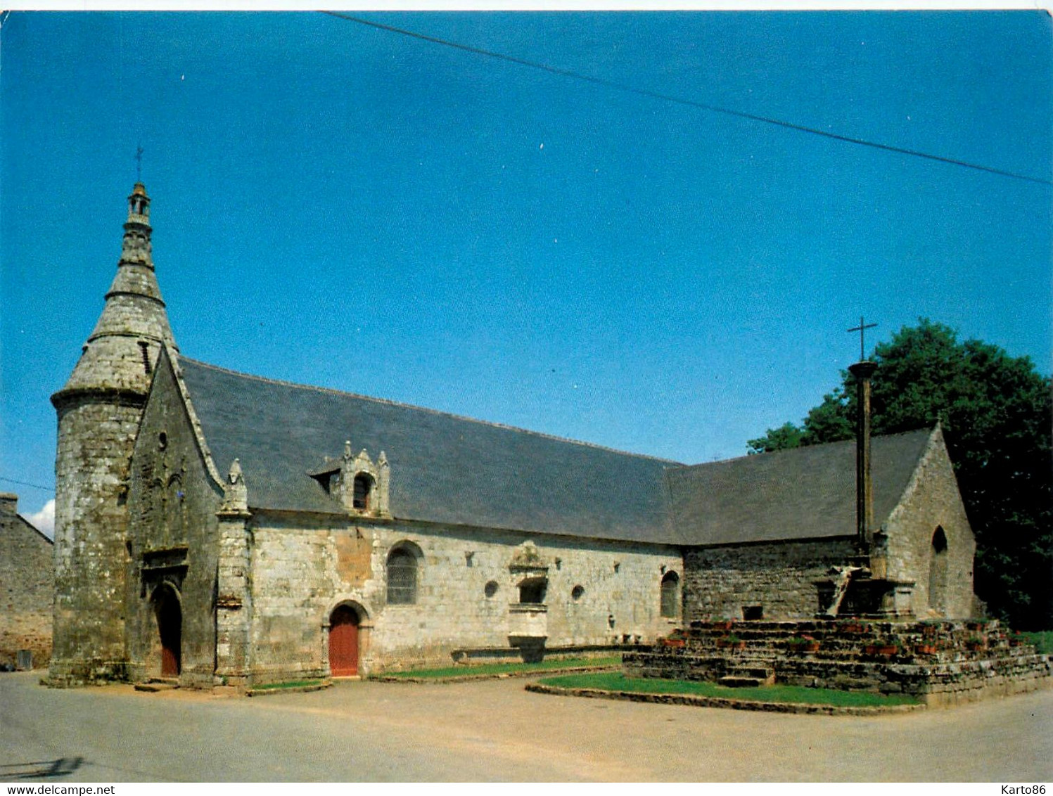 Muzillac * église De Le Guerno Et Le Calvaire * La Façade Ouest * Place - Muzillac