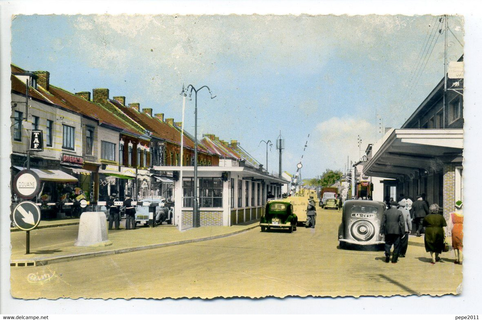 CPA Belgique  Hainaut Quiévrain -  Blanc Misseron - La Douane - Voitures Années 50 Renault 4CV - Quievrain