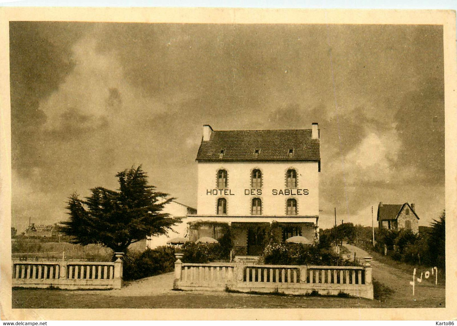 La Forêt Fouesnant * La Plage De Kerléven * Hôtel Des Sables Vu De La Dune - La Forêt-Fouesnant