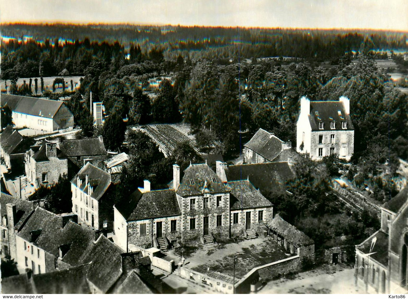 Augan * Vue Aérienne Sur Le Village Et La Mairie - Allaire