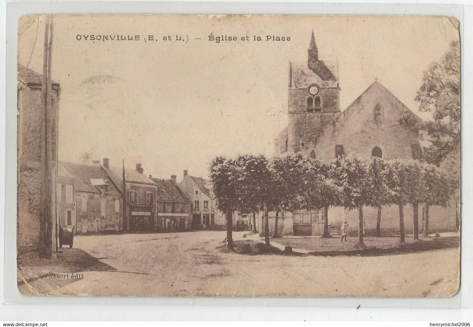 28 Oysonville église Et Place Ed Vassort - Autres & Non Classés