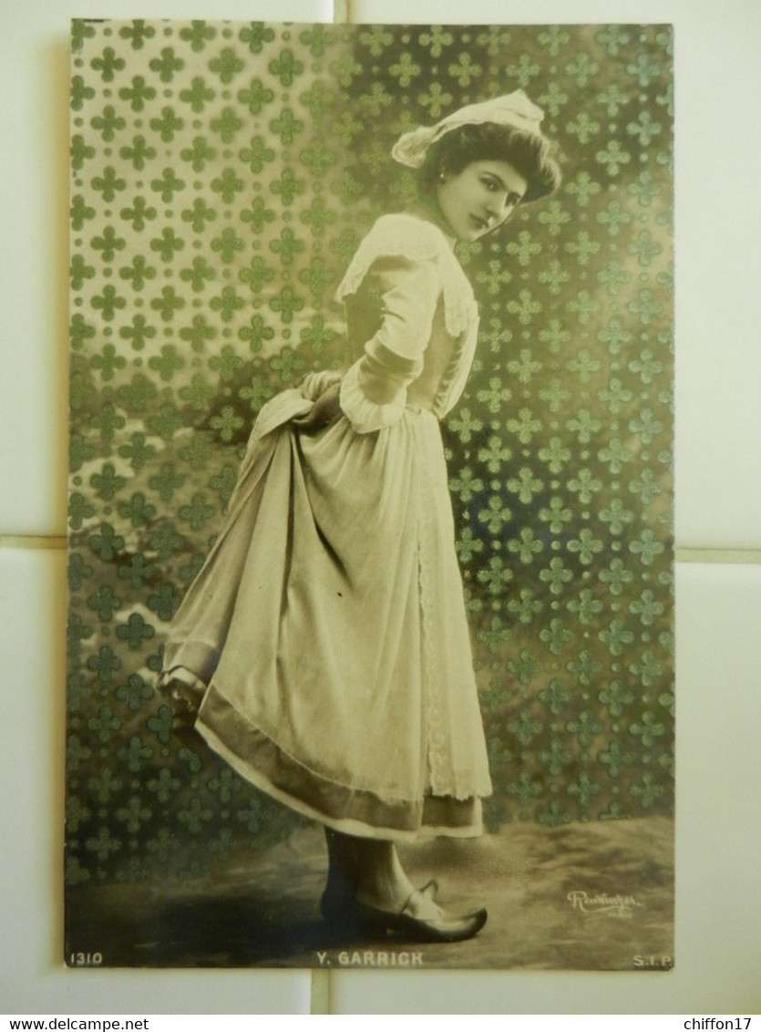 CPA FEMME Artiste   Y. GARRICK    Photo  REUTLINGER - Donne