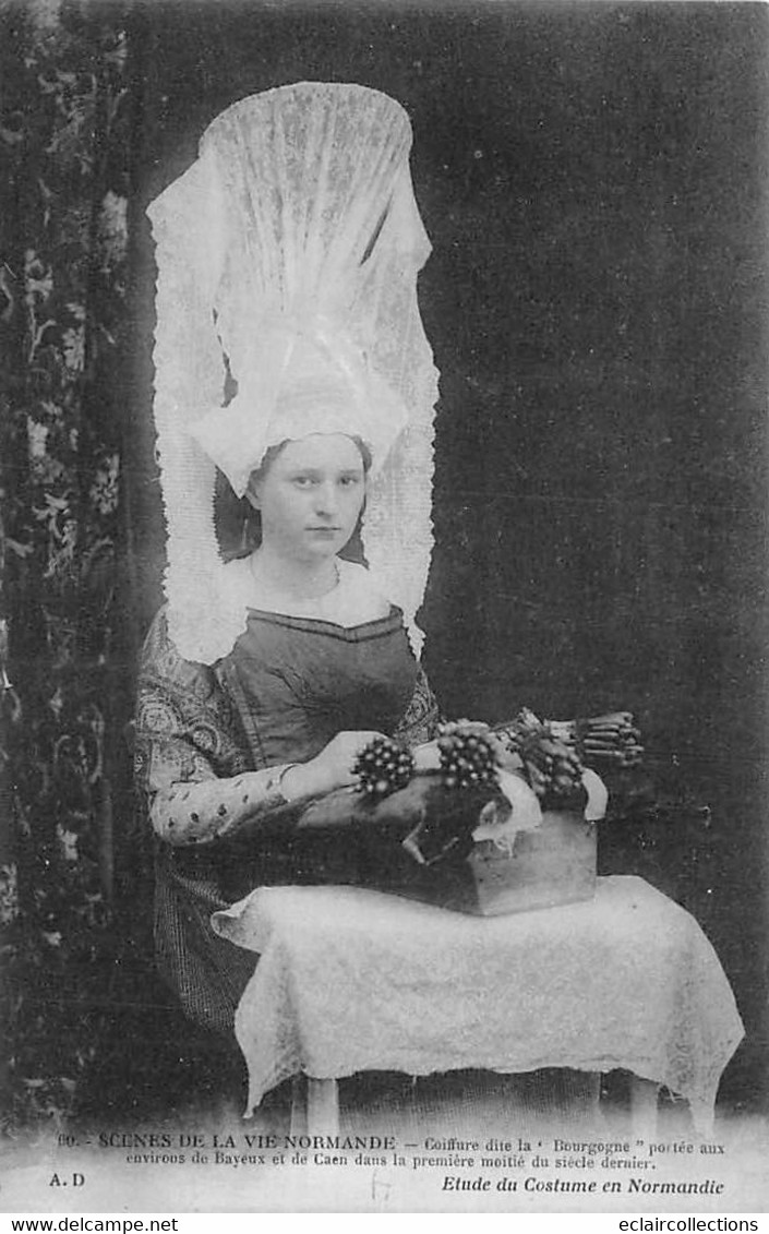 Bayeux        14      Dentellière En Coiffure Dite '" La Bourgogne "  (voir Scan) - Bayeux