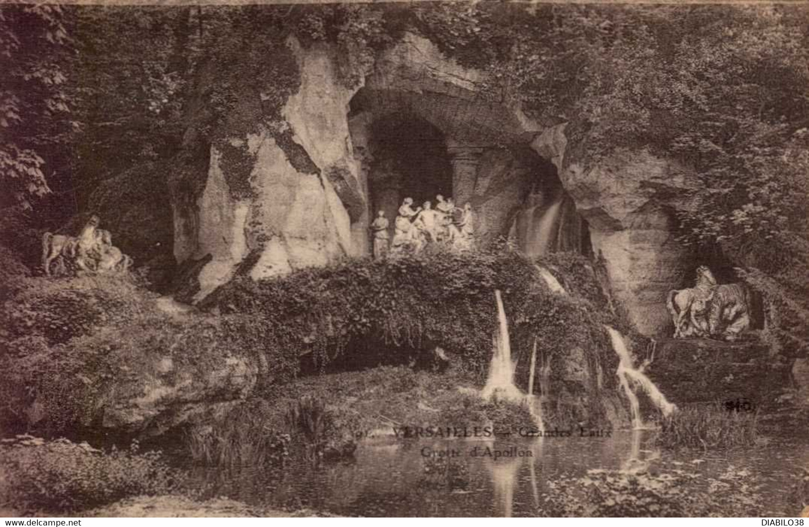 VERSAILLES    ( YVELINES )     GRANDES EAUX . GROTTE D ' APPOLON - Versailles (Château)