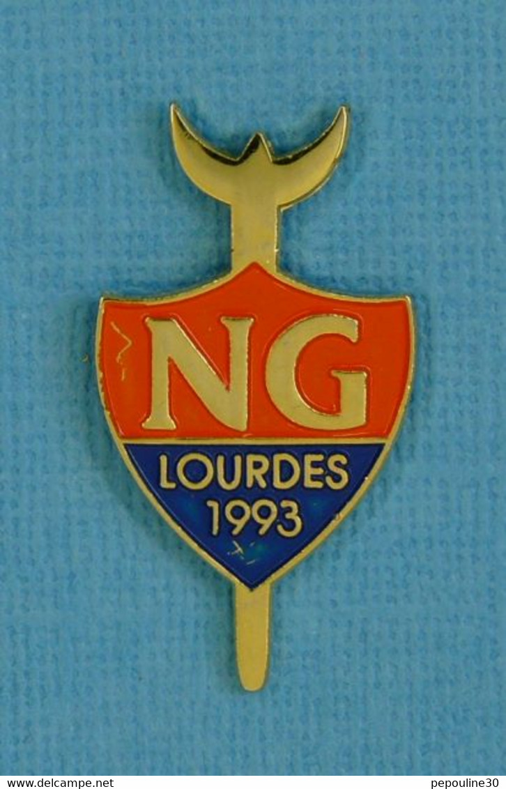 1 PIN'S //  ** NACIOUN GARDIANO / LOURDES 1993 ** - Stierkampf