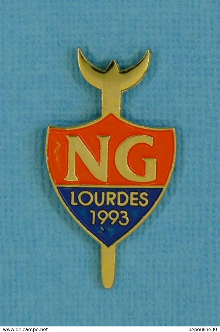 1 PIN'S //  ** NACIOUN GARDIANO / LOURDES 1993 ** - Stierkampf