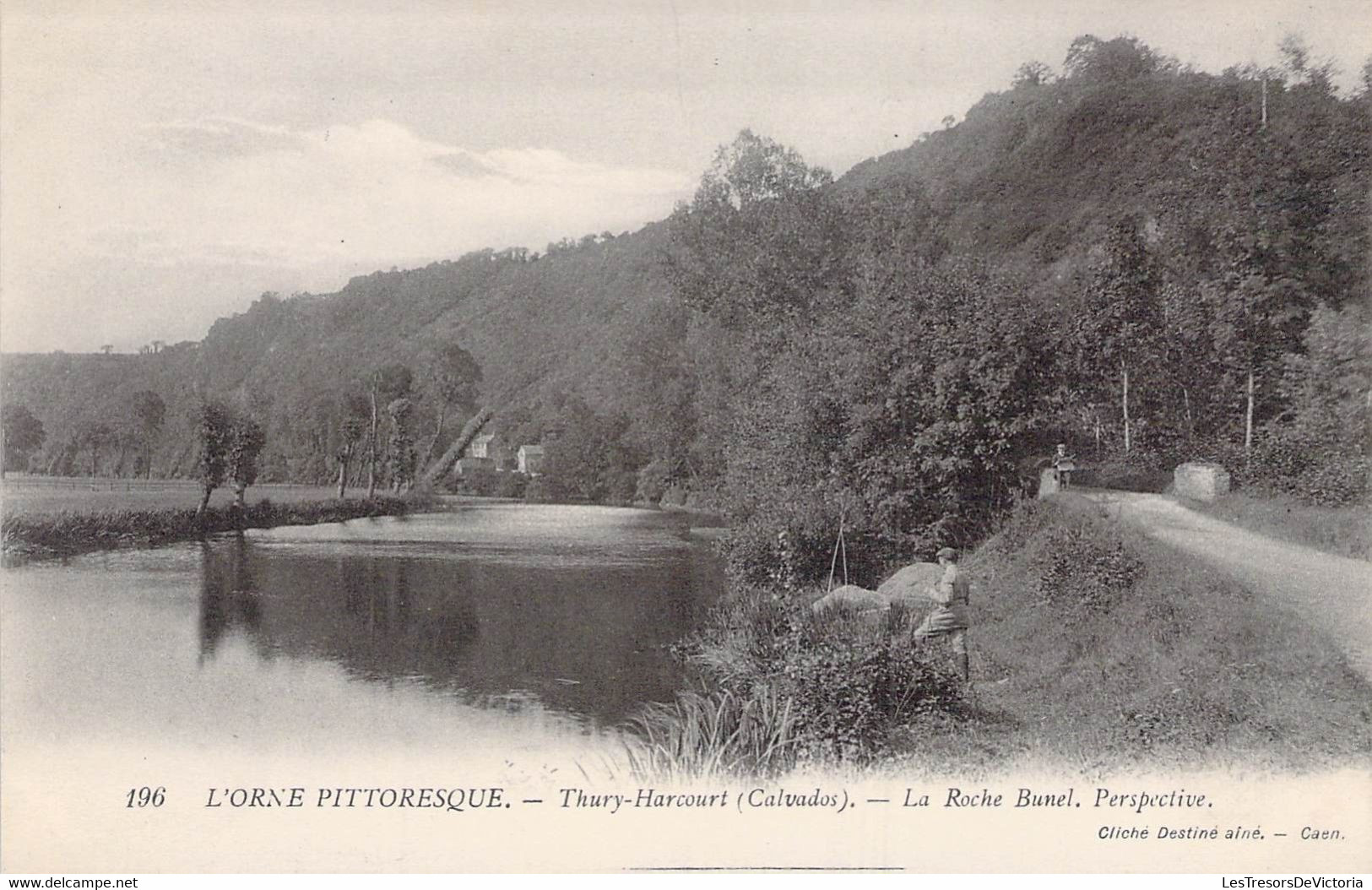 CPA - 14 - THURY HARCOURT - La Roche Bunel - Perspective - Un Homme Contemple La Rivière Depuis La Berge - Thury Harcourt