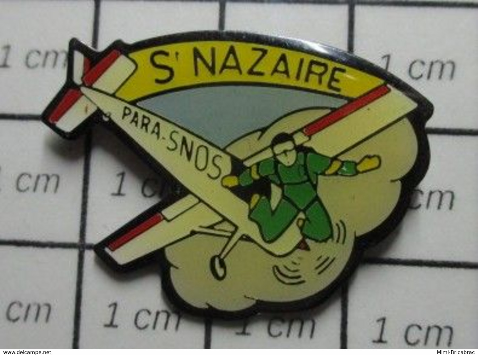 1322 Pin's Pins / Beau Et Rare / THEME : SPORTS / PARACHUTISME ST NAZAIRE PARA SNOS - Parachutisme