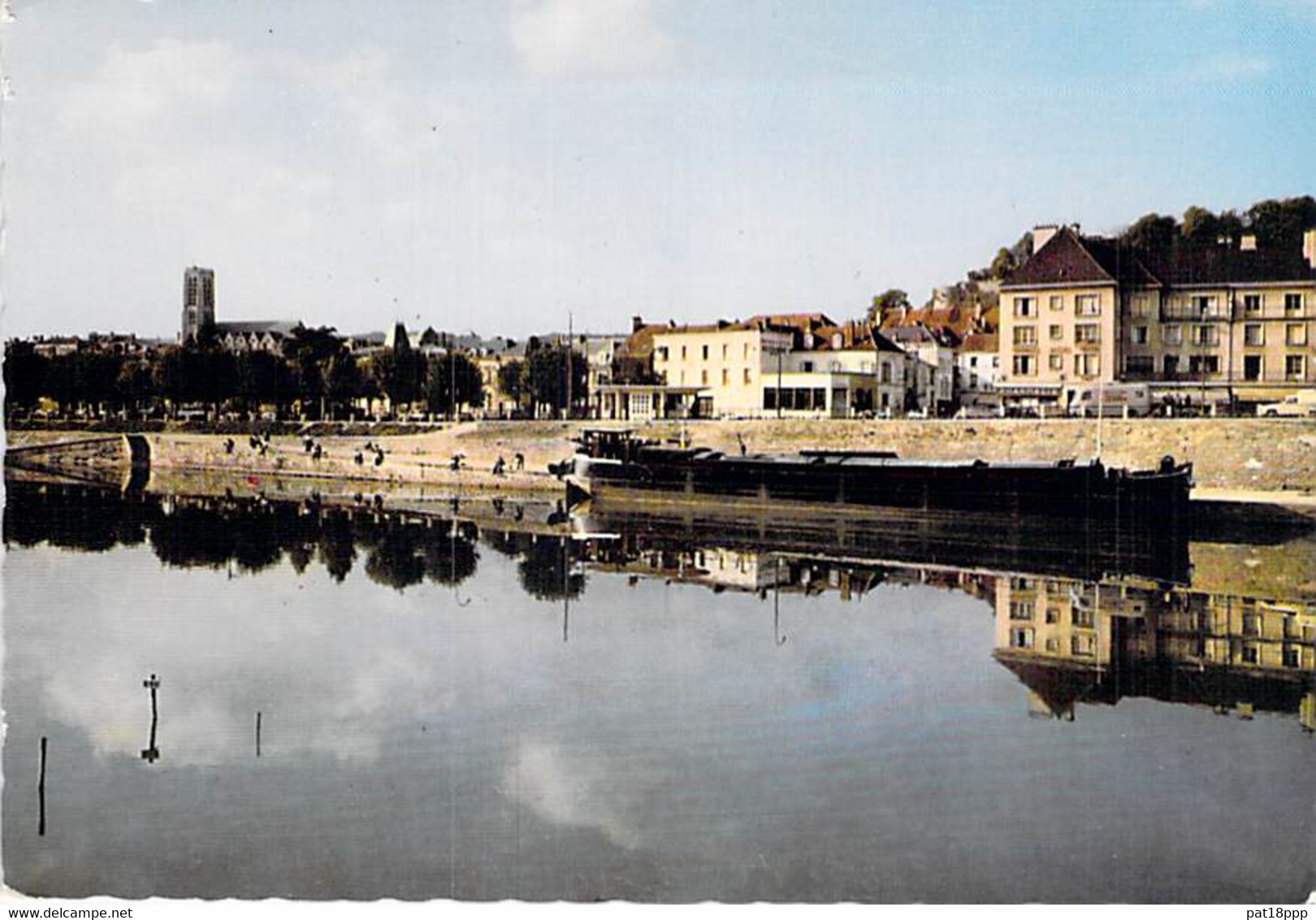 02 - CHATEAU THIERRY : Vue Panoramique Et La Marne - CPSM Dentelée Grand Format - Aisne - Chateau Thierry