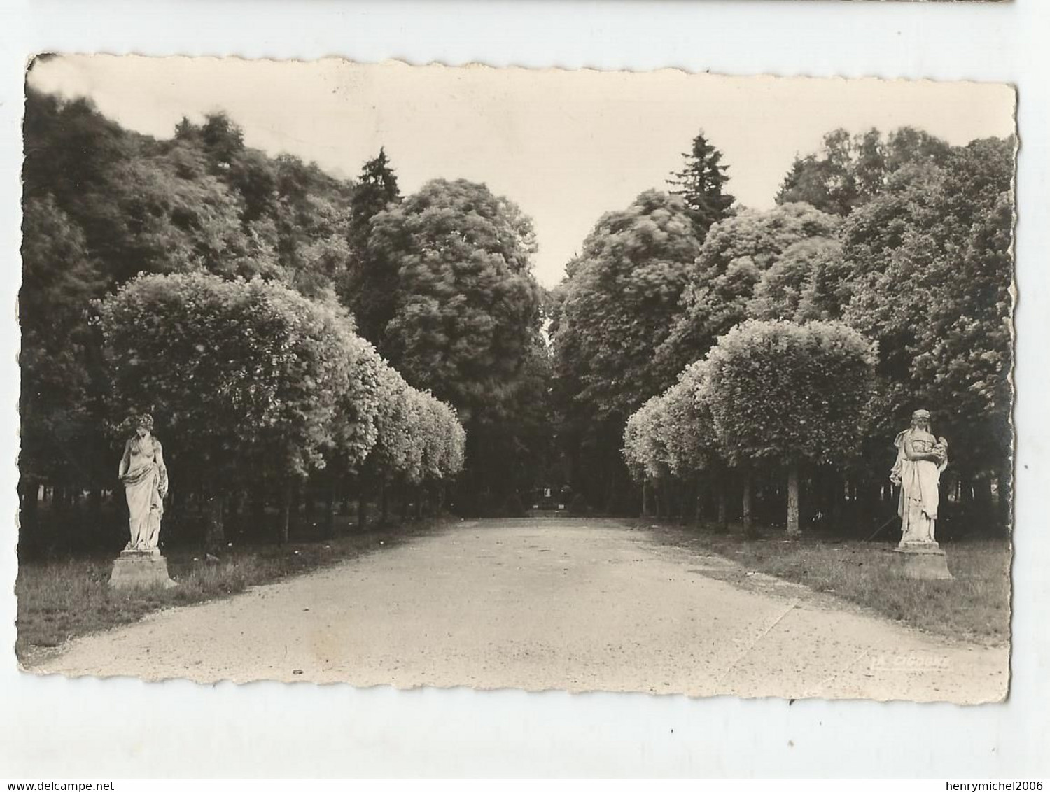 55 Meuse Ligny En Barrois Le Parc Statues Femmes Athéna Entre La Route Ed Gourzon - Ligny En Barrois