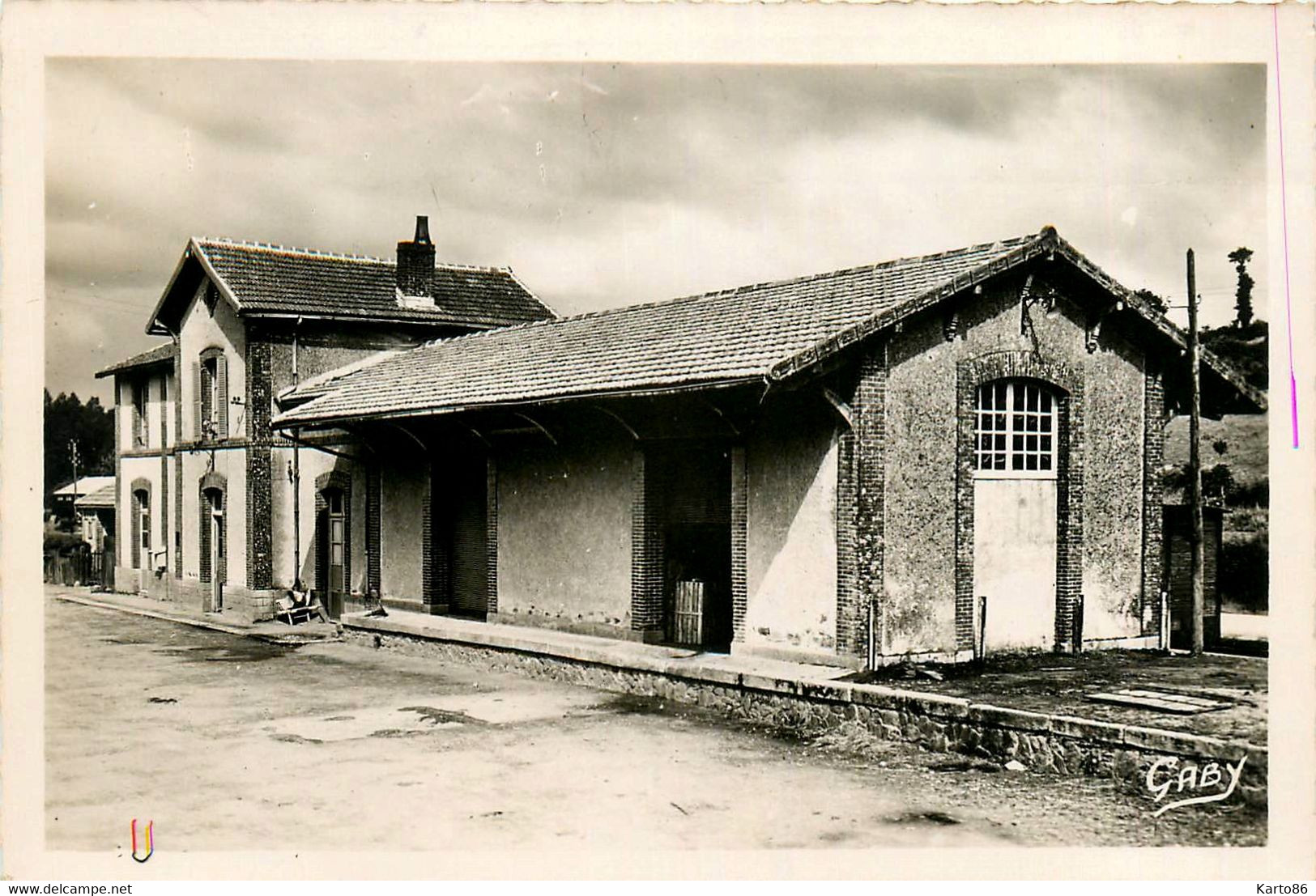 Callac * Place Et Vue Sur La Gare * Ligne Chemin De Fer - Callac