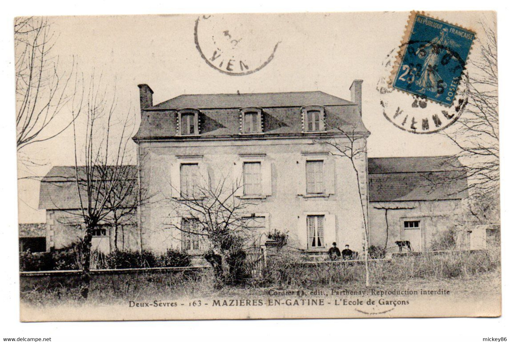 MAZIERES EN GATINE -1925-- L' école De Garçons ( Animée )...............à Saisir - Mazieres En Gatine