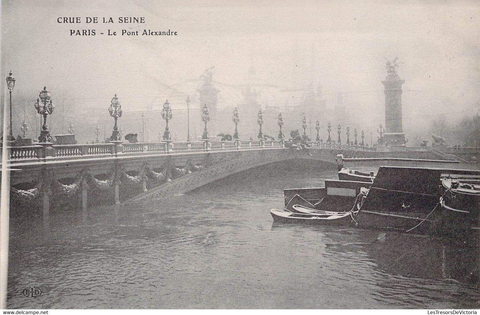 CPA - 75 - PARIS - CRUE DE LA SEINE - Le Pont Alexandre - Barque - Catastrophes