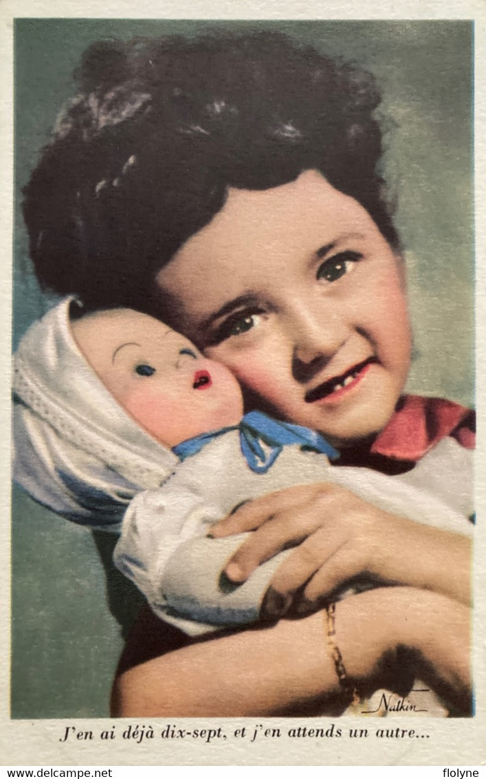 Jeux Jouets - Enfant Et Sa Poupée - Doll - J’en Ai Déjà 17 Et J’en Attends Un Autre - Jeux Et Jouets