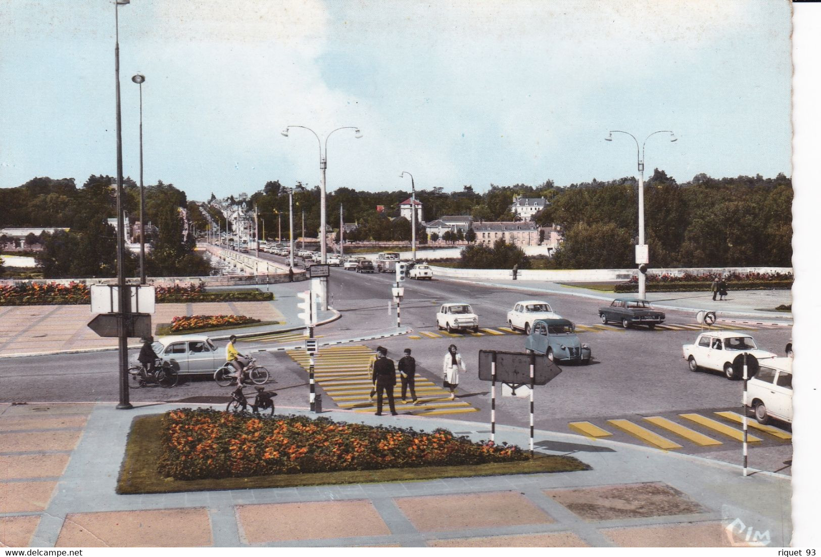 TOURS - Place Anatole France Et Le Pont Sur La Loire - Tours