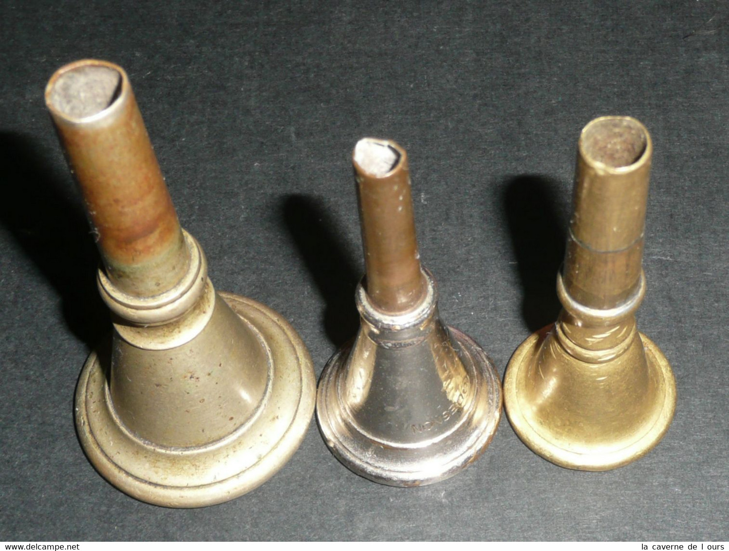 Lot 3 Embouchures Pour Cuivres Cor Trompette Tuba Dont Une Embouchure COUESNON - Instruments De Musique