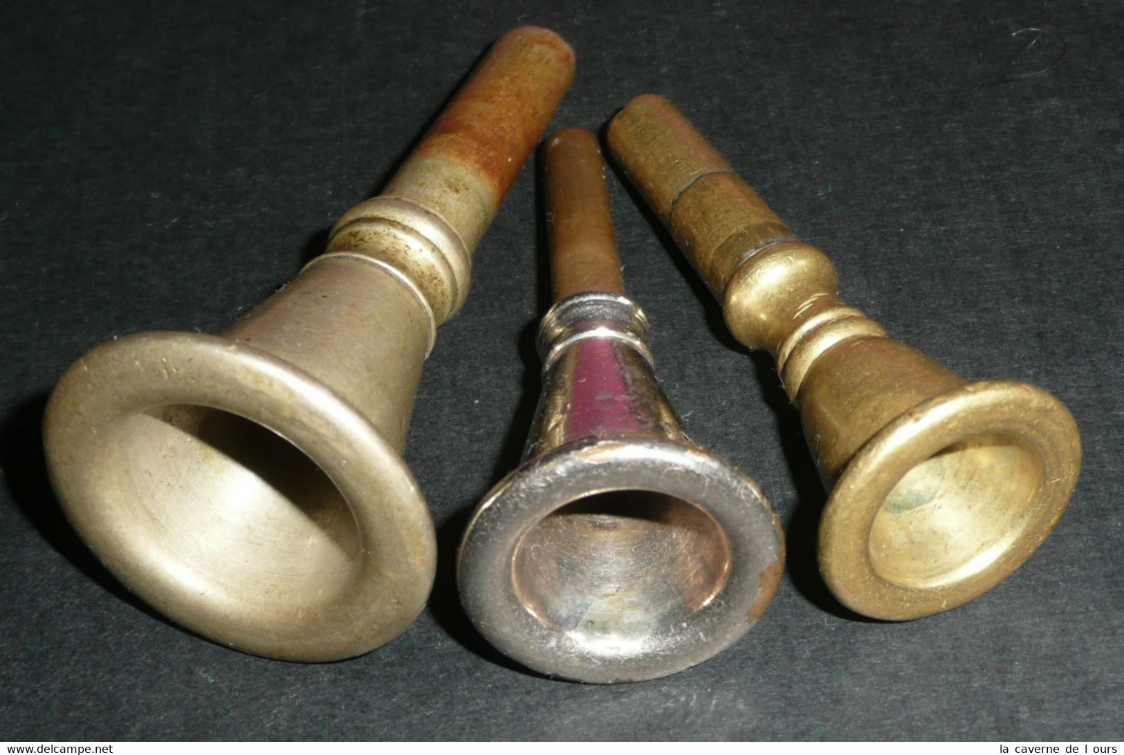 Lot 3 Embouchures Pour Cuivres Cor Trompette Tuba Dont Une Embouchure COUESNON - Musical Instruments