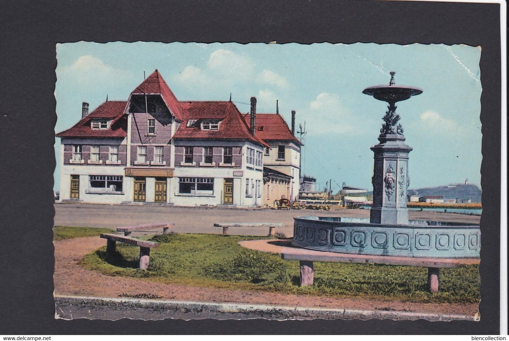 Saint Pierre Et Miquelon ; Série Tourisme Et Activités Locales; 10F Chalutier Sur Carte Postale Bureau De Poste - Lettres & Documents