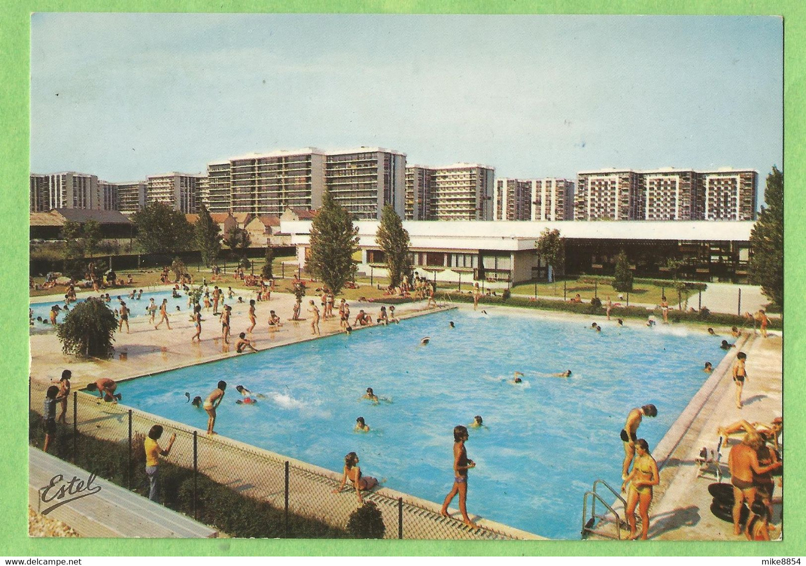 A187   CPA   GRIGNY  2  (Essonne) La Piscine   ++++ - Grigny