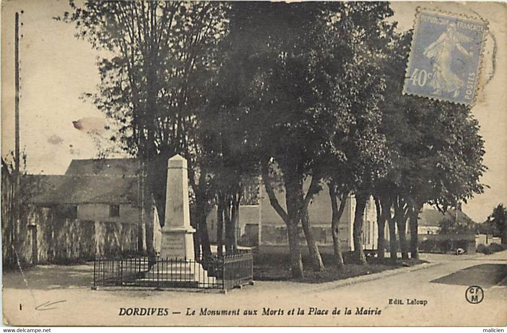 - Loiret -ref-A907- Dordives - Monument Aux Morts Et Place De La Mairie - Monuments Aux Morts Guerre 1914-18 - Dordives