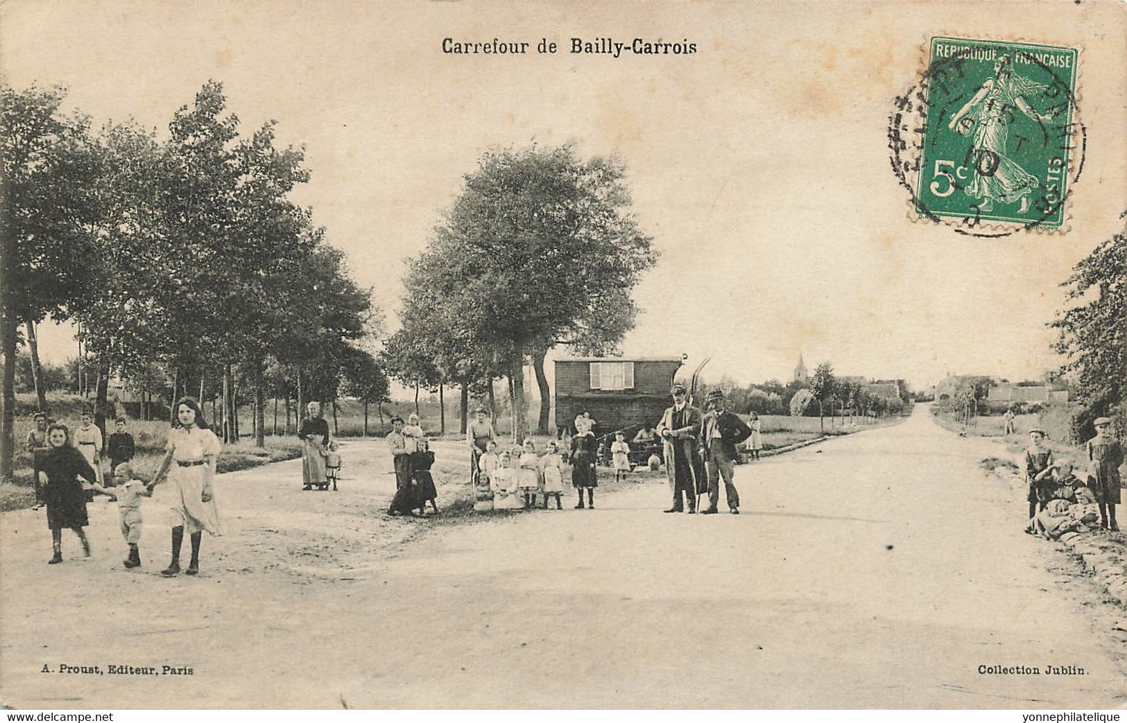 77 - SEINE ET MARNE - BAILLY-CARROIS - Carrefour Animé - Superbe - 10177 - Baillycarrois