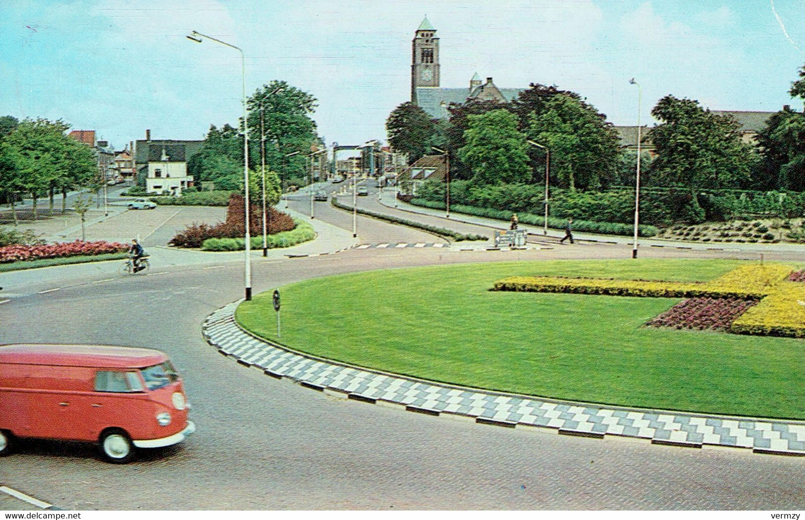 CPSM  ALPHEN An Den RIJN : Rotonde Met Hervormde Kerk - VW Minibus - Alphen A/d Rijn