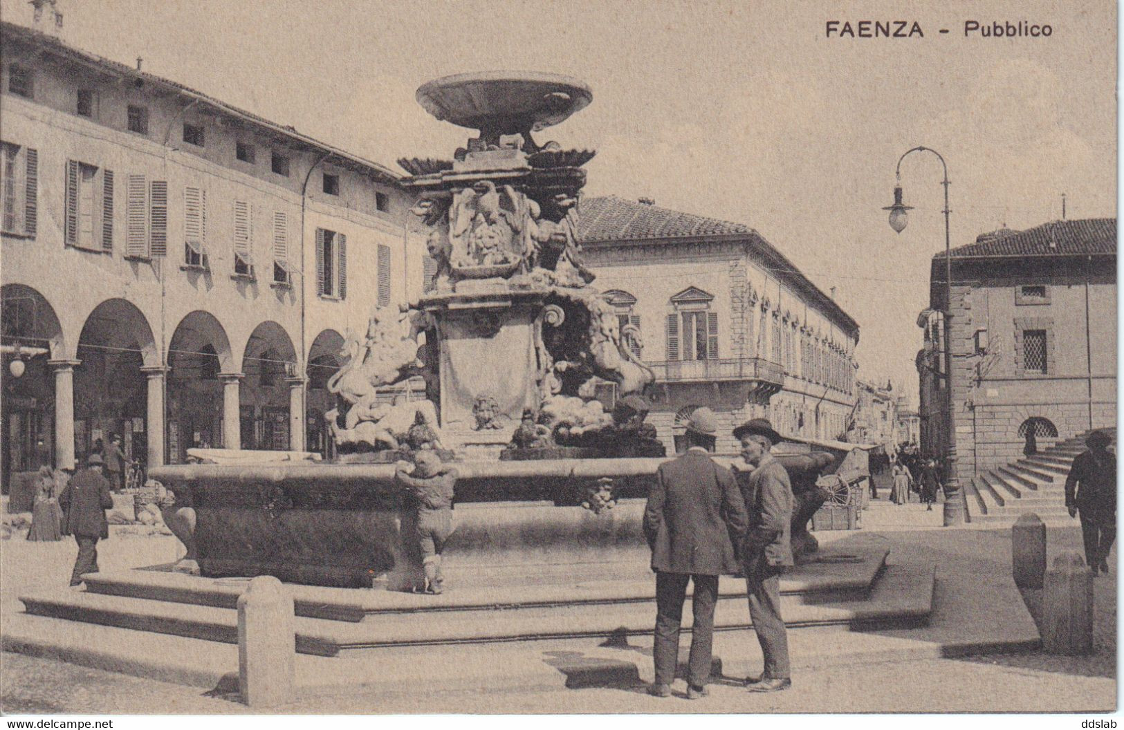Faenza - Fonte Monumentale - Animatissima, Viaggiata Per Firenze Nel 1915 - Ambulante Faenza Firenze 3 - Faenza