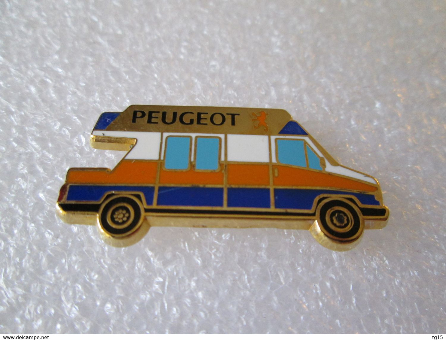 PIN'S    PEUGEOT  J 5   BUS        Zamak   HÉLIUM - Peugeot