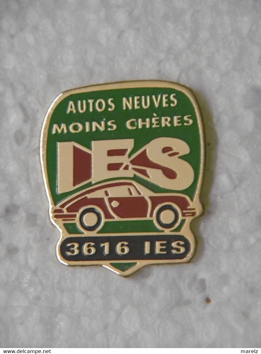 Pin's Automobiles - Automobile PORSCHE Rouge - Pins Des AUTOS Neuves Moins Chères - Porsche