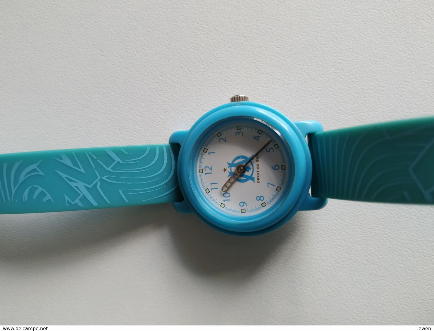 Montre De L'OM Droit Au But Dans Un Coffret En Forme De Ballon - Habillement, Souvenirs & Autres