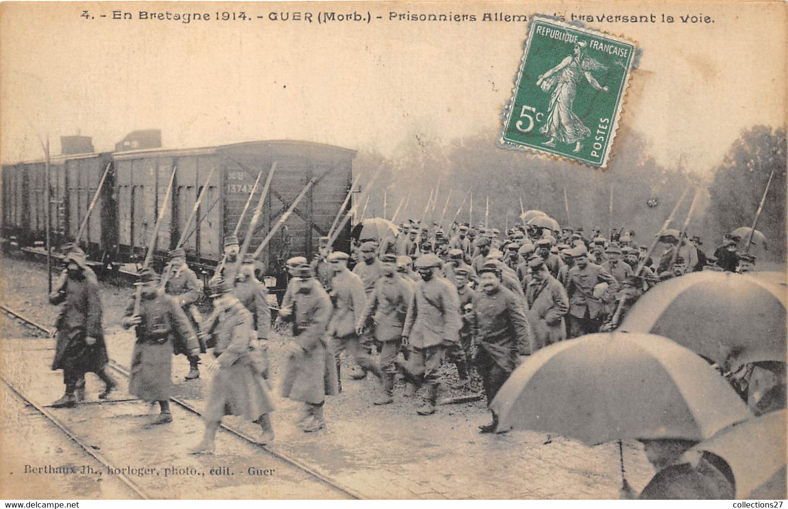 56-GUER- 1914- PRISONNIERS ALLEMANDS TRAVERSANT LA VOIE - Guer Coetquidan