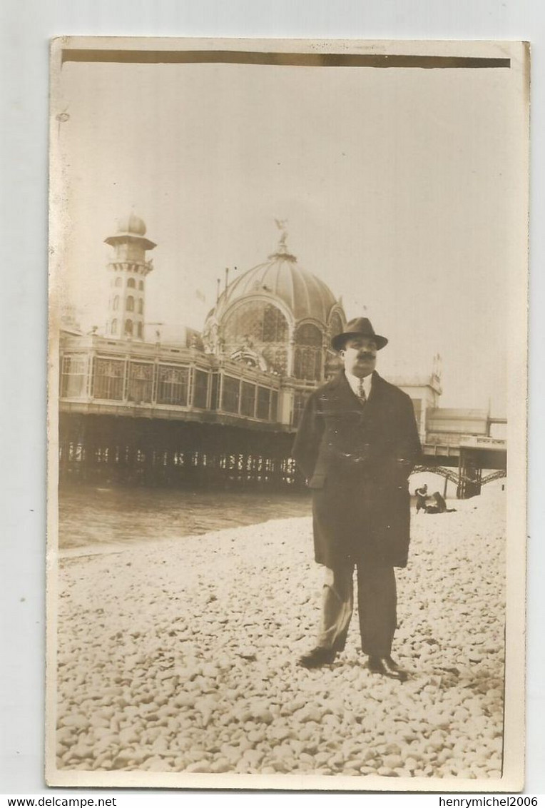 06 Nice Homme Devant L'ancien Casino De La Jetée Carte Photo - Szenen (Vieux-Nice)