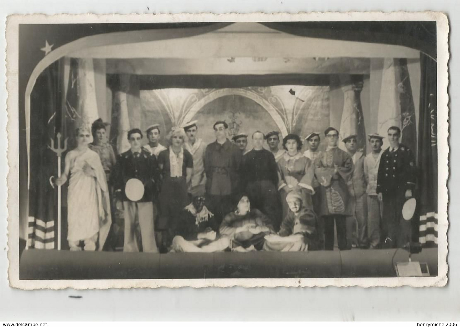 Miliraria  Groupe Prisonniers Marins  Français Représentation Théatre Avec Travestis Cachet Arb- Kdo 1065 Carte Photo - Guerre 1939-45