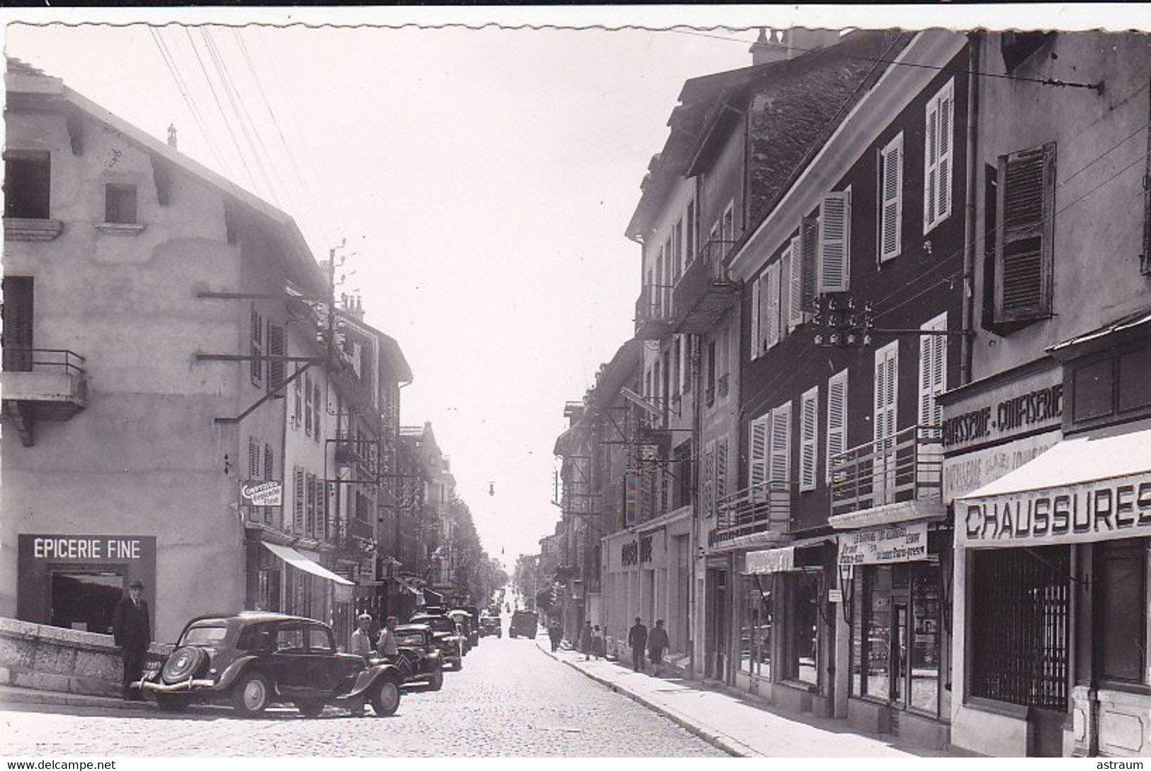 Cpa -01- Oyonnax - Rue Anatole France , Route De Nantua Geneve - Voiture Citroen Traction -edi Michaux N°10 - Oyonnax