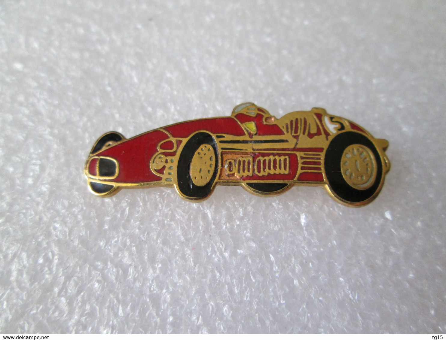 PIN'S    FERRARI  FORMULE 1 1950  Email Grand Feu (defaut D'email) - Ferrari